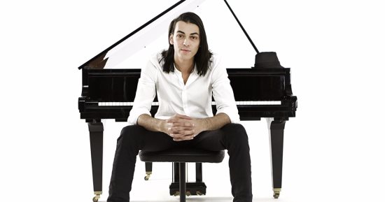 الموسيقار مصطفى الحلوانى : غرفتى كانت أول استوديو موسيقى أعزف به